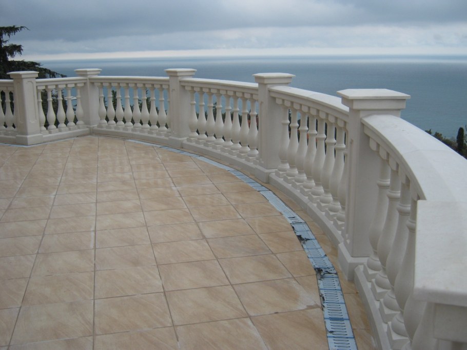 Лестница с квадратными балясинами