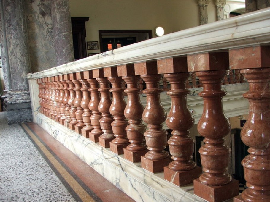 Балясины из камня