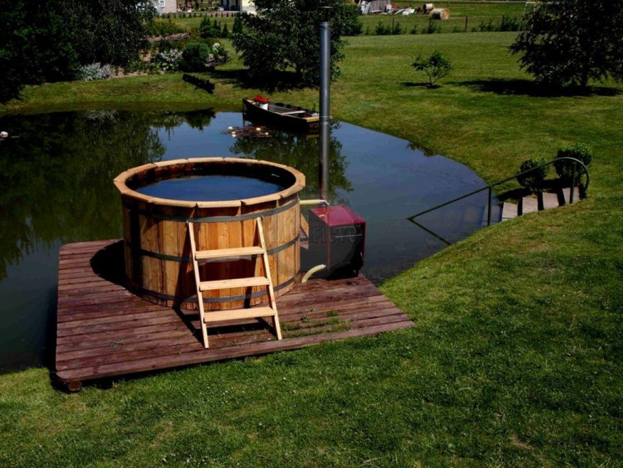 Деревянная бочка для купания