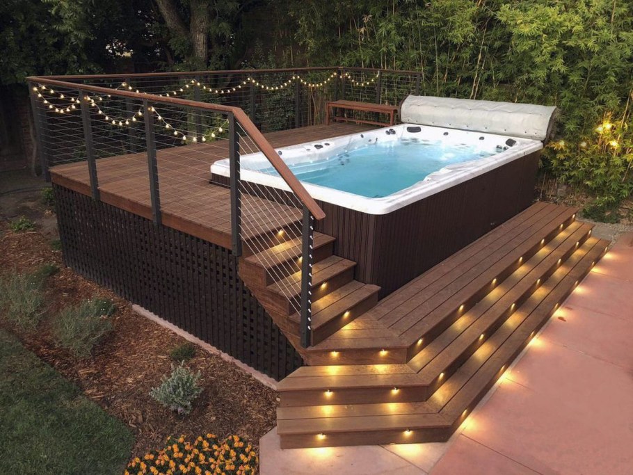 Уличный бассейн с террасой