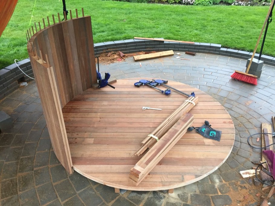 Деревянная ванна уличная