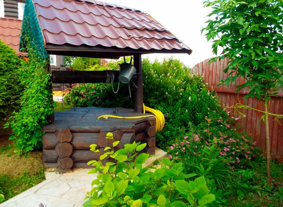 Красивые деревянные колодцы