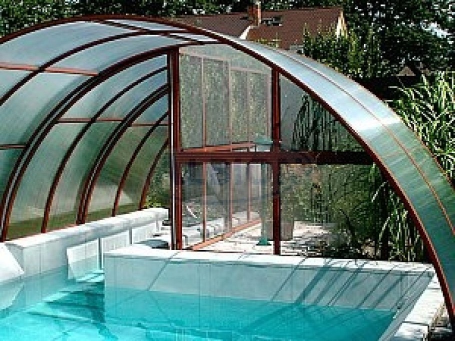 Крытый бассейн на даче