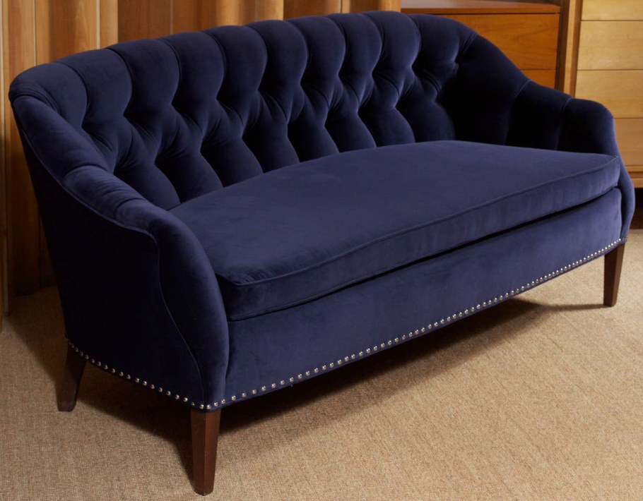 Диван велюровый маленький