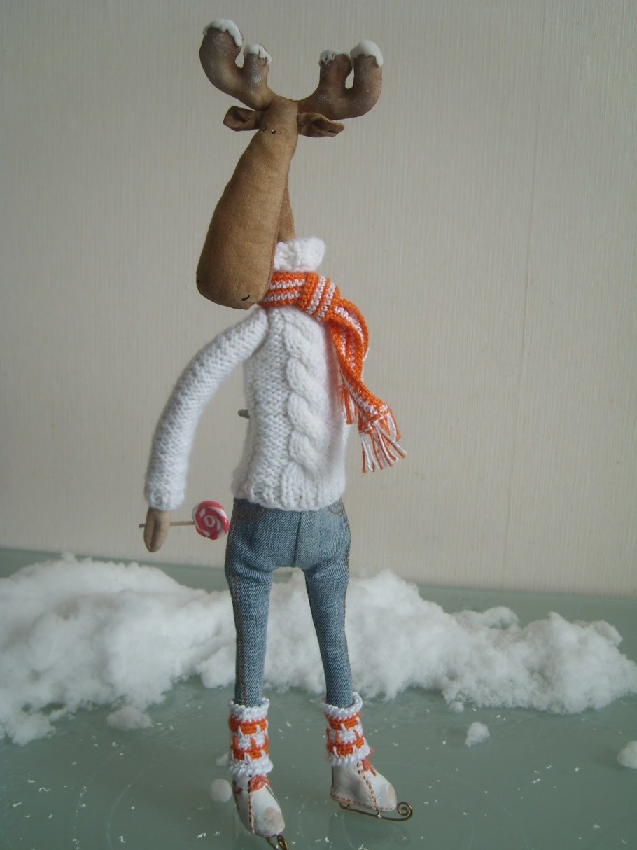 Лось с длинными ногами