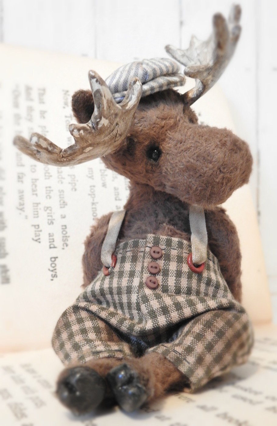 Игрушка олень из ткани