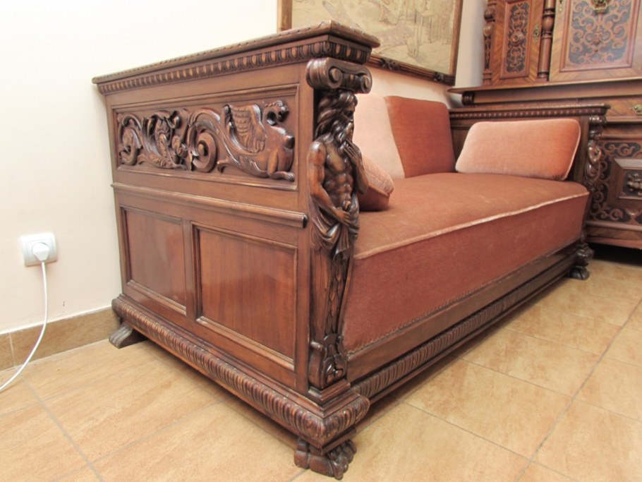 Кабинетный диван антикварный