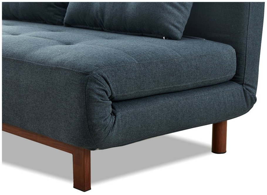 Верблюд на диване