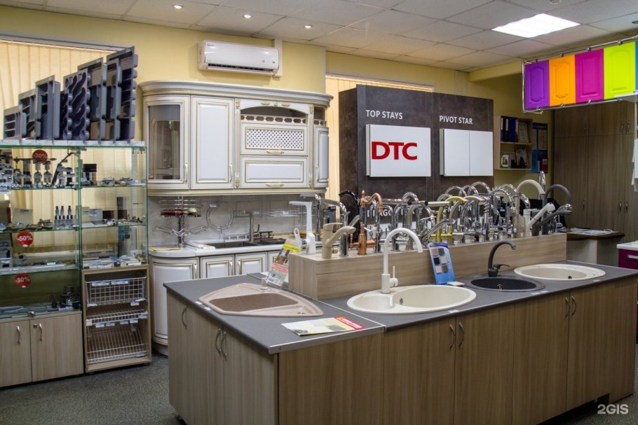 Мебельный магазин изнутри