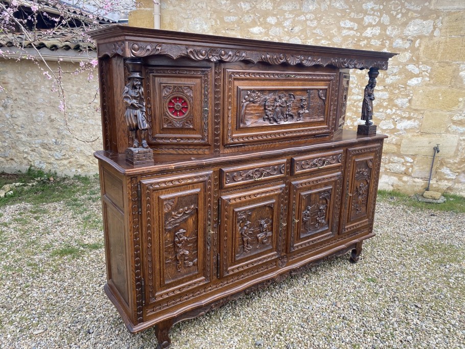 Старинный сервант