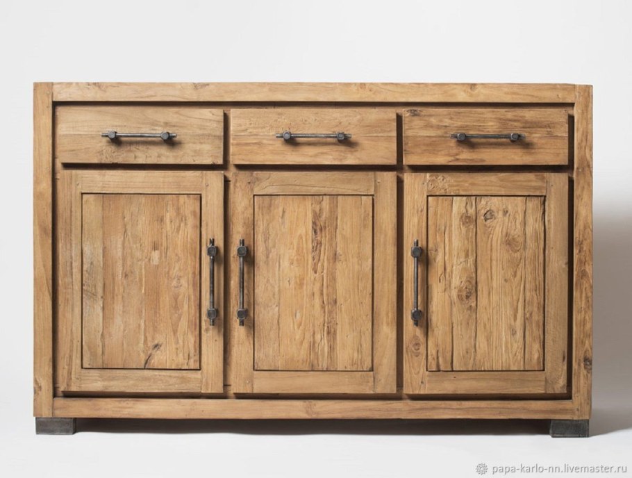 Сервант из массива дуба