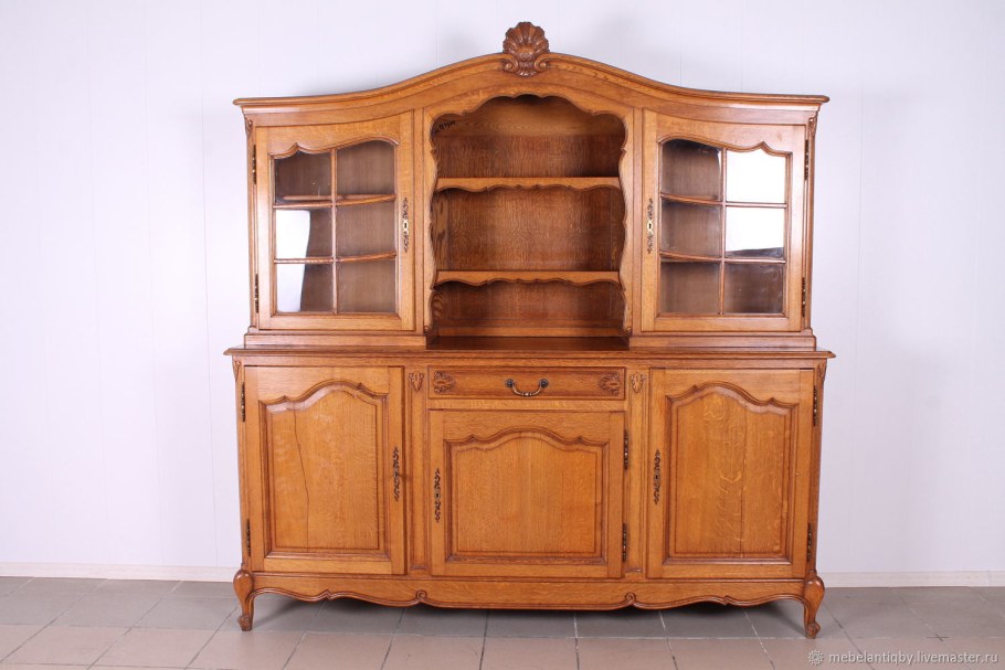 Сервант из массива дуба