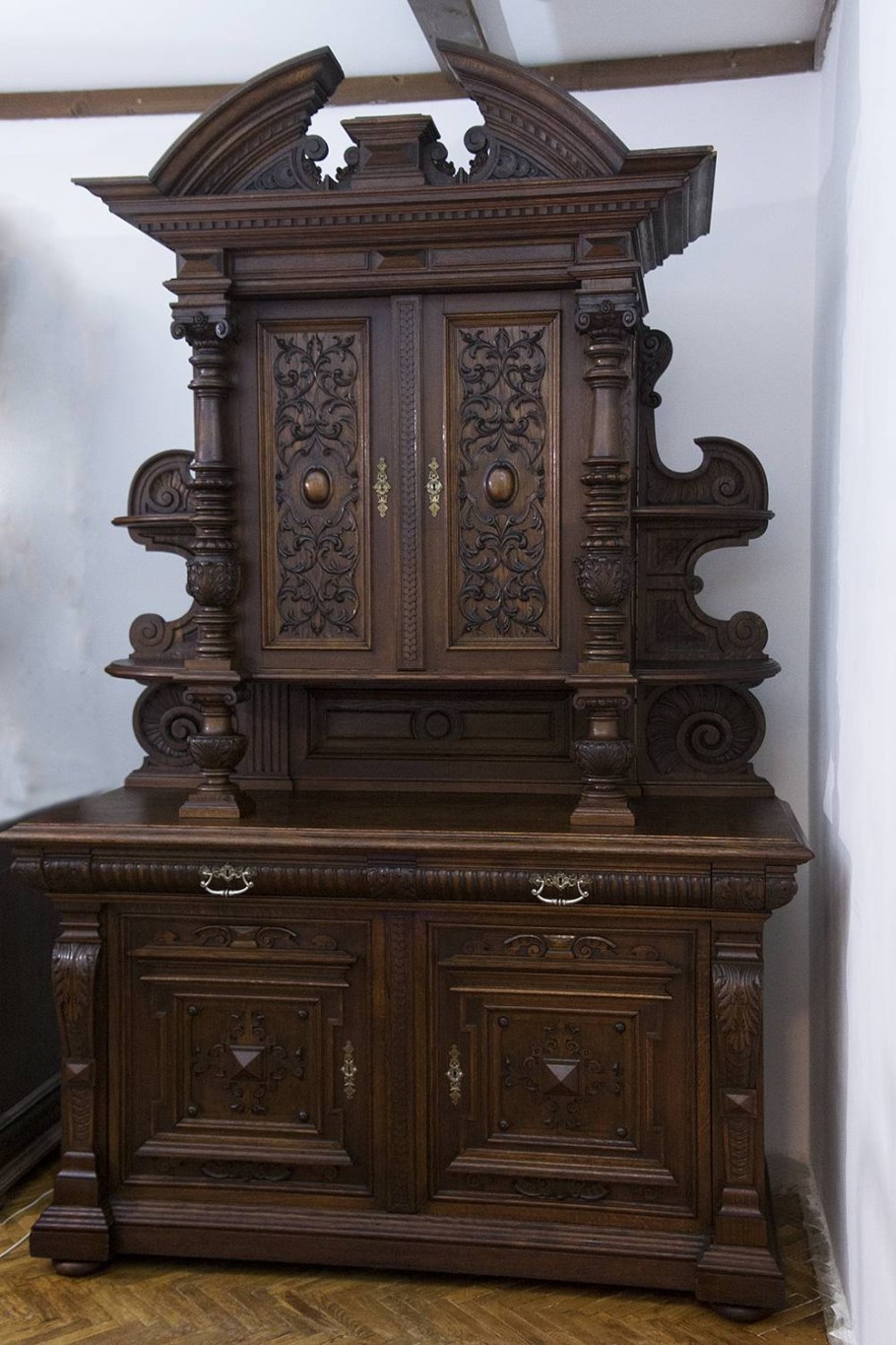 Антикварный буфет MD. 189-G 3056