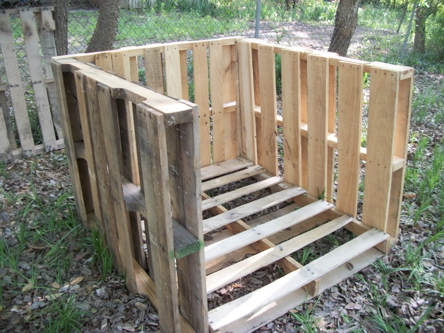 Компостная яма из
