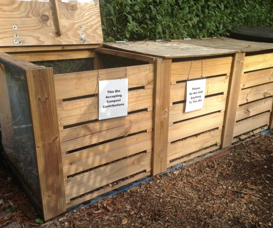 Компостная яма куча