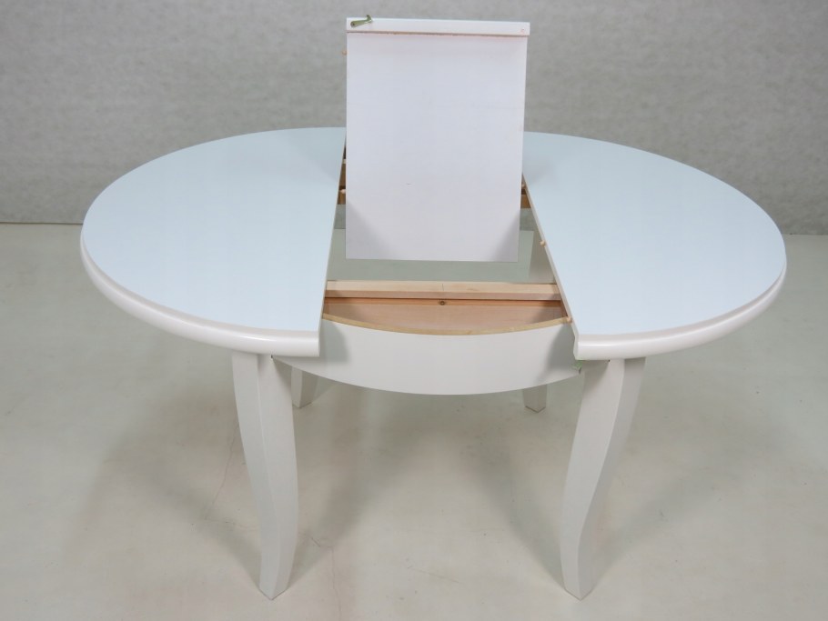 Маленький овальный стол на кухню