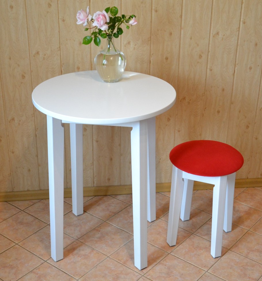 Круглый кухонный стол для маленькой кухни