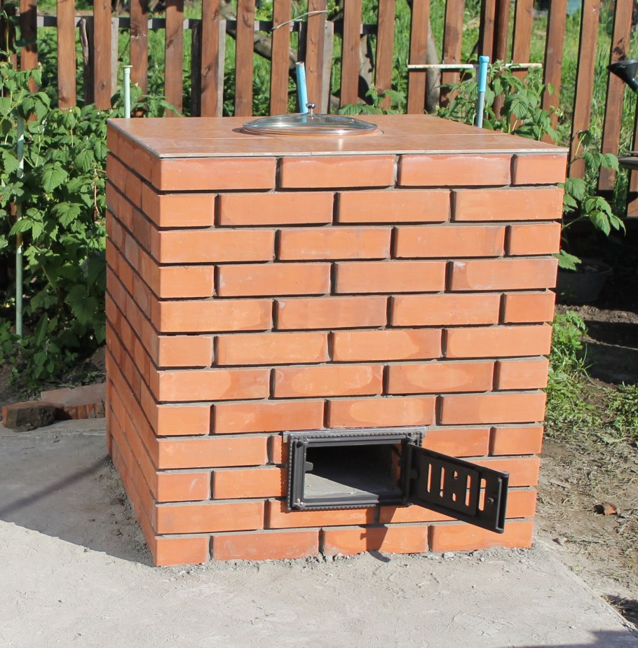 Дачный мангал из кирпича