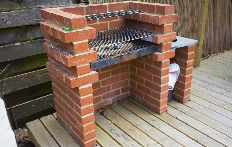 Уличный мангал из кирпича