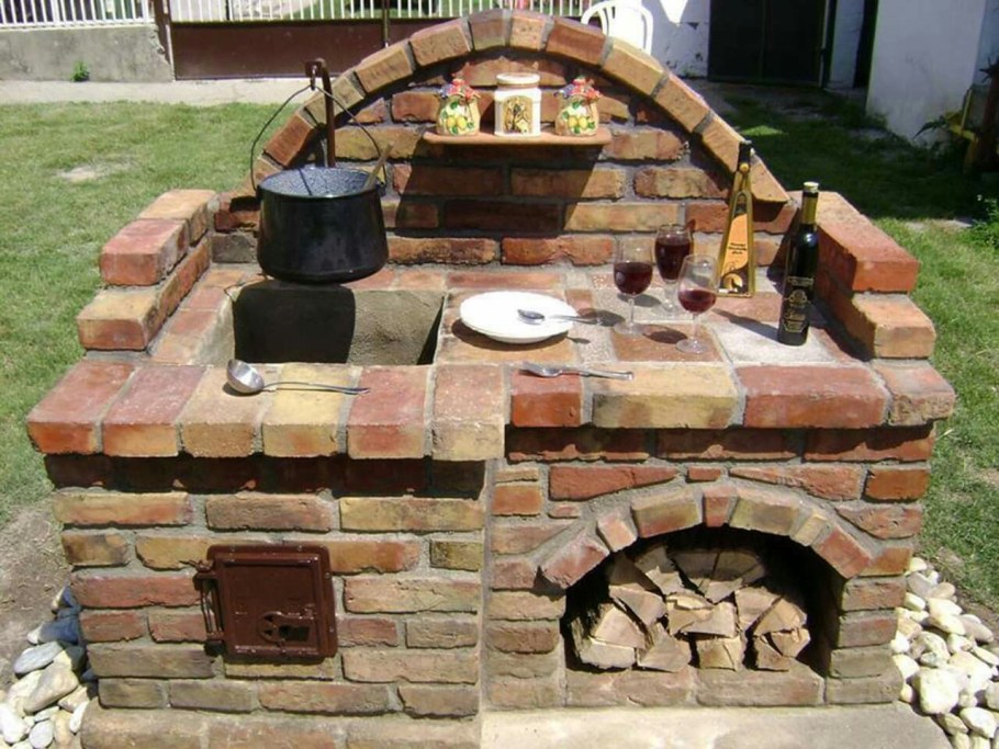 Небольшая уличная печь