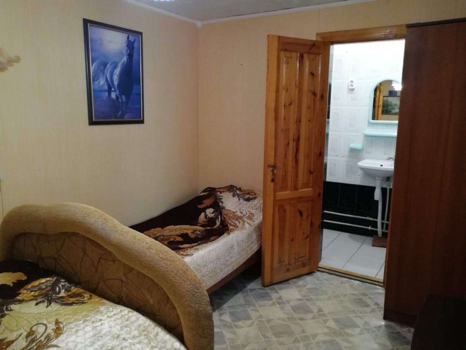 Кухня Валерия Сурская мебель модули бордовая