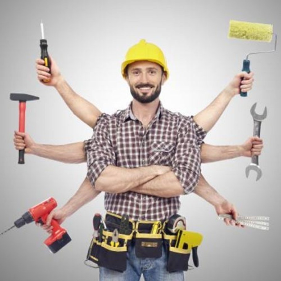 Семья делает ремонт