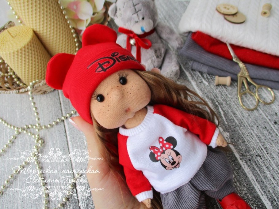 Интерьерная кукла в Красном платье