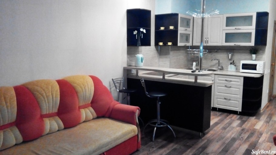 Кухонная зона в гостинке