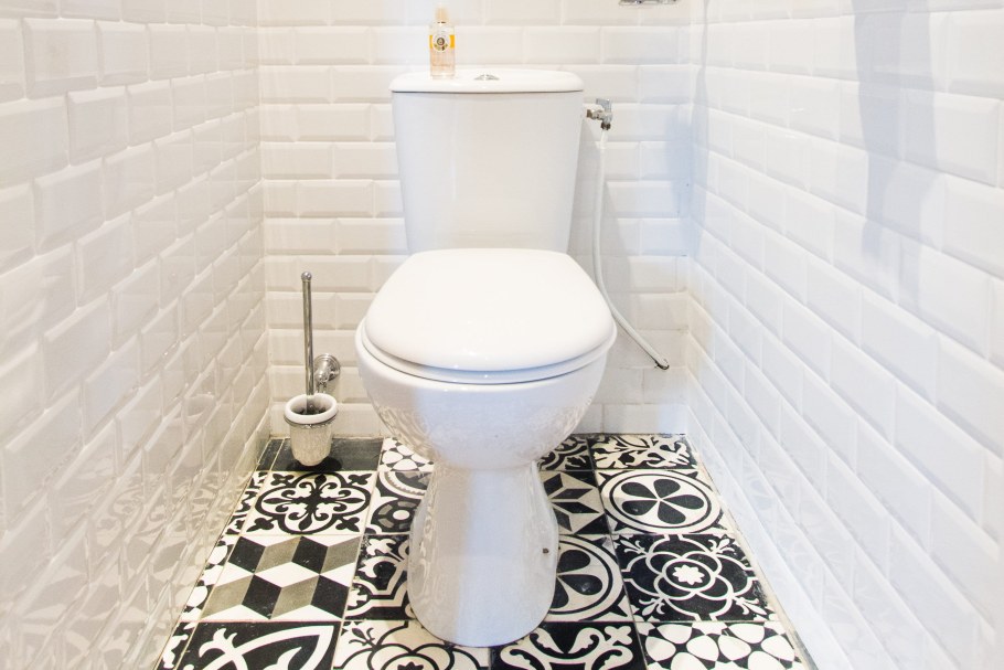 Отделка туалета кафелем