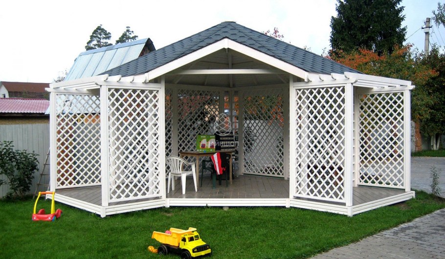 Угловая летняя кухня