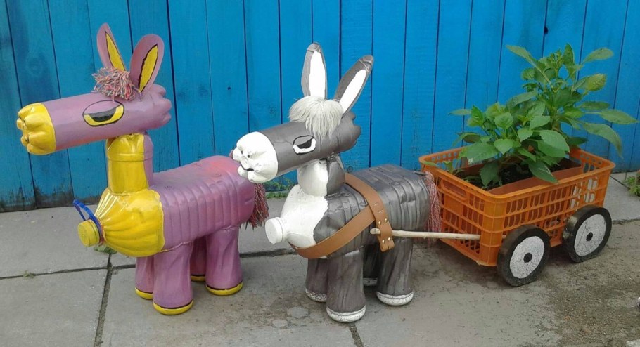 Украшения для сада из бутылок