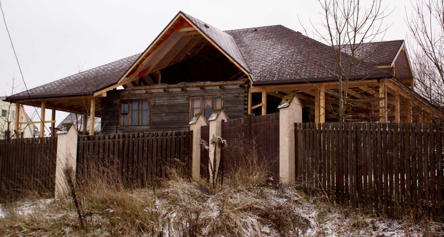 Реконструкция старых домов в деревне