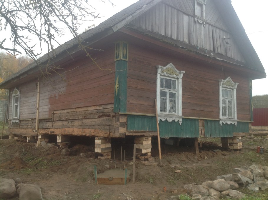 Реконструкция старых домов в деревне
