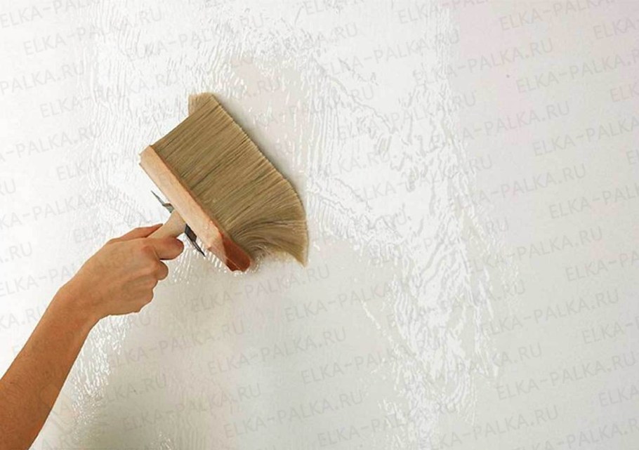 Грунтование поверхности стен