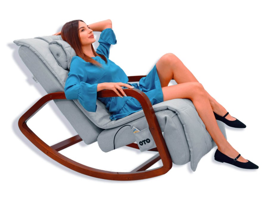 Девушка бездельничает