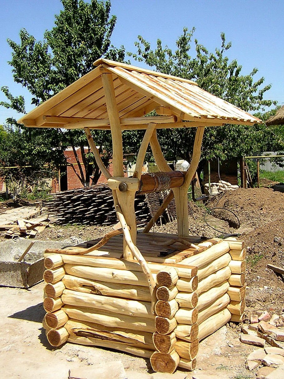 Декоративный колодец