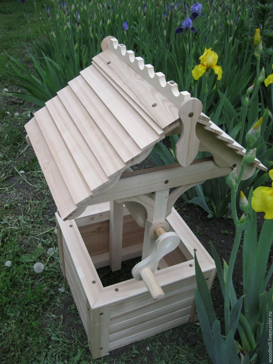 Колодец из дерева декор