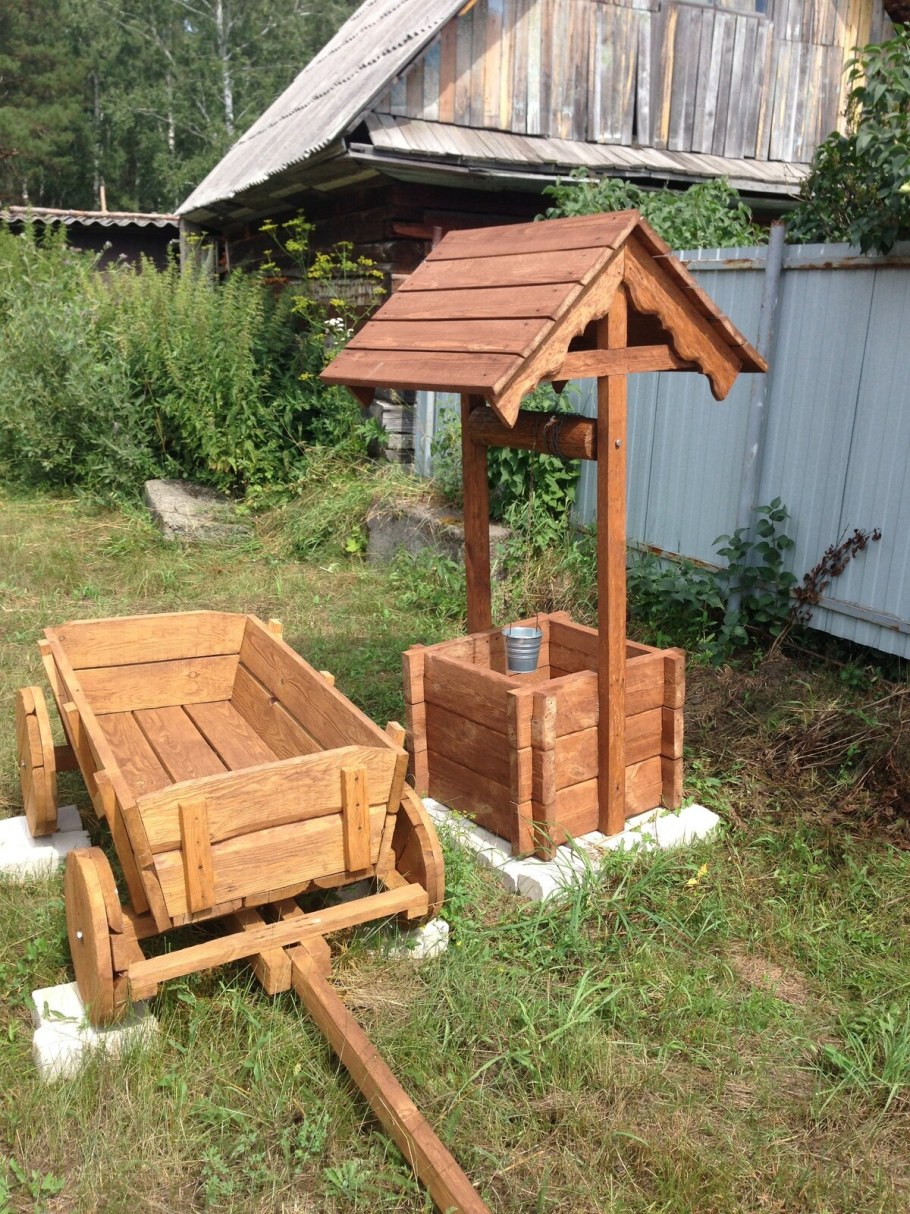 Декоративный колодец на даче