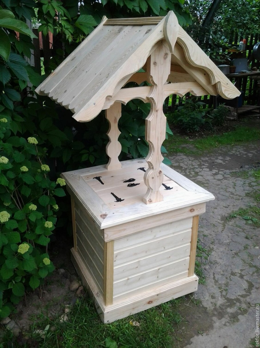 Декоративный колодец на даче