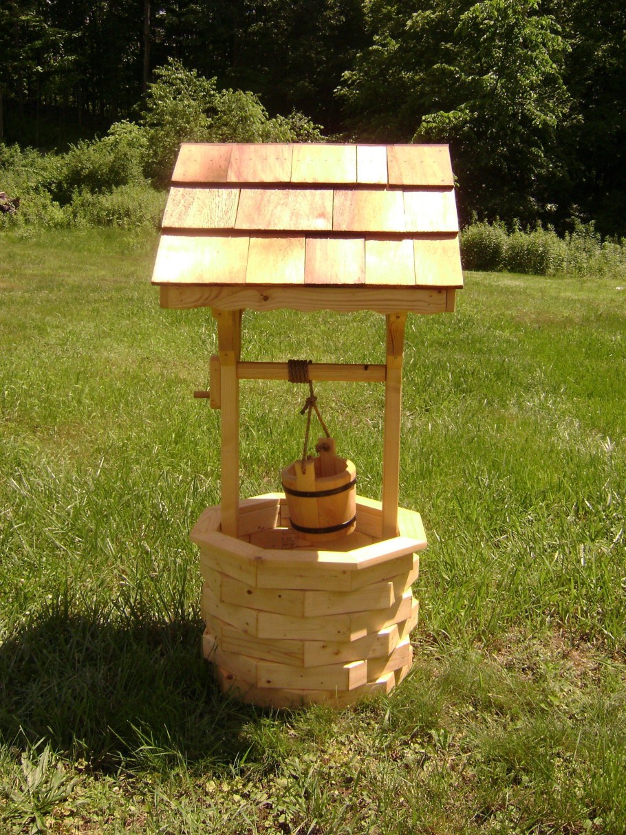 Декоративный колодец