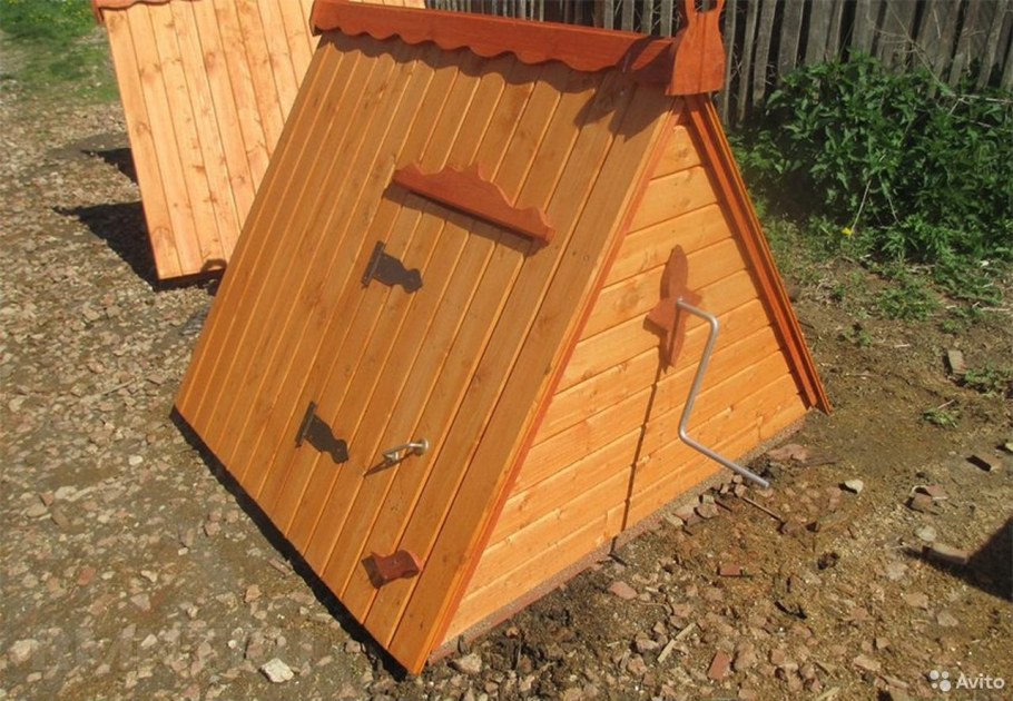 Домик для скважины на даче