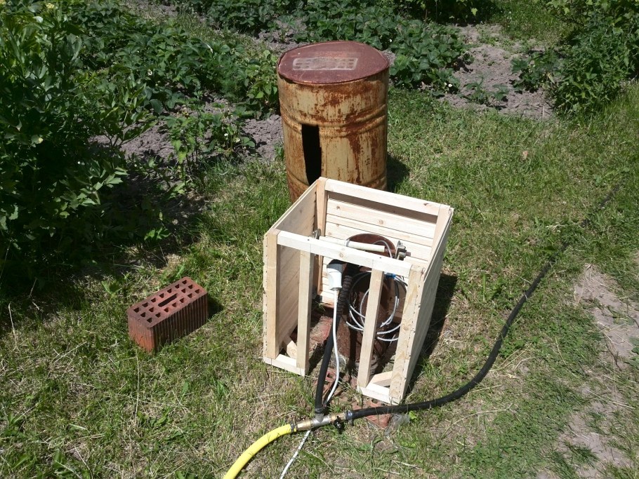 Домик для оголовка скважины