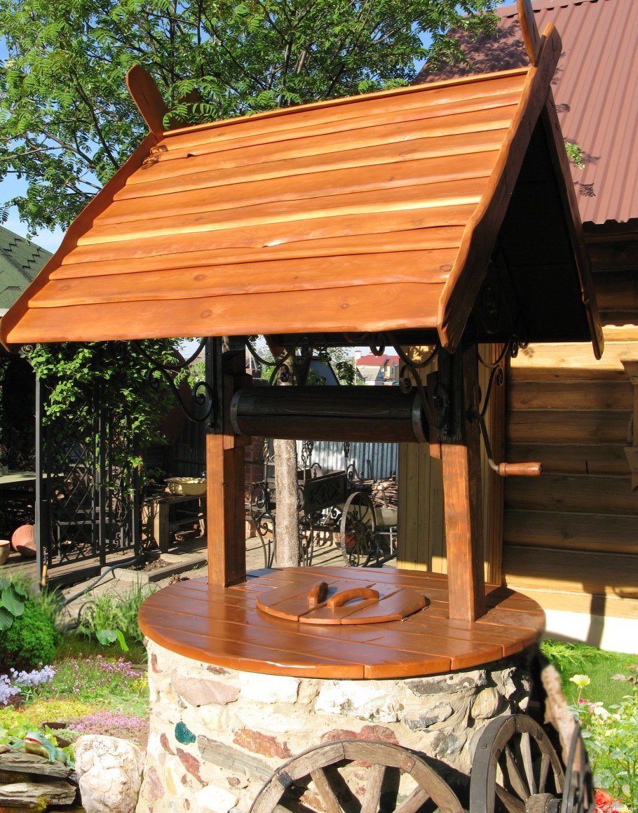 Навес над колодцем