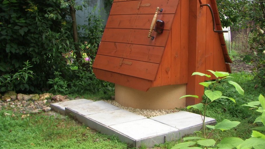 Колодец декоративный для сада