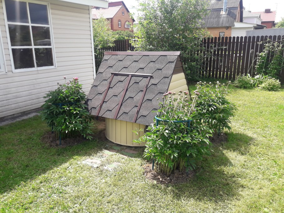 Домик для колодца свими руками