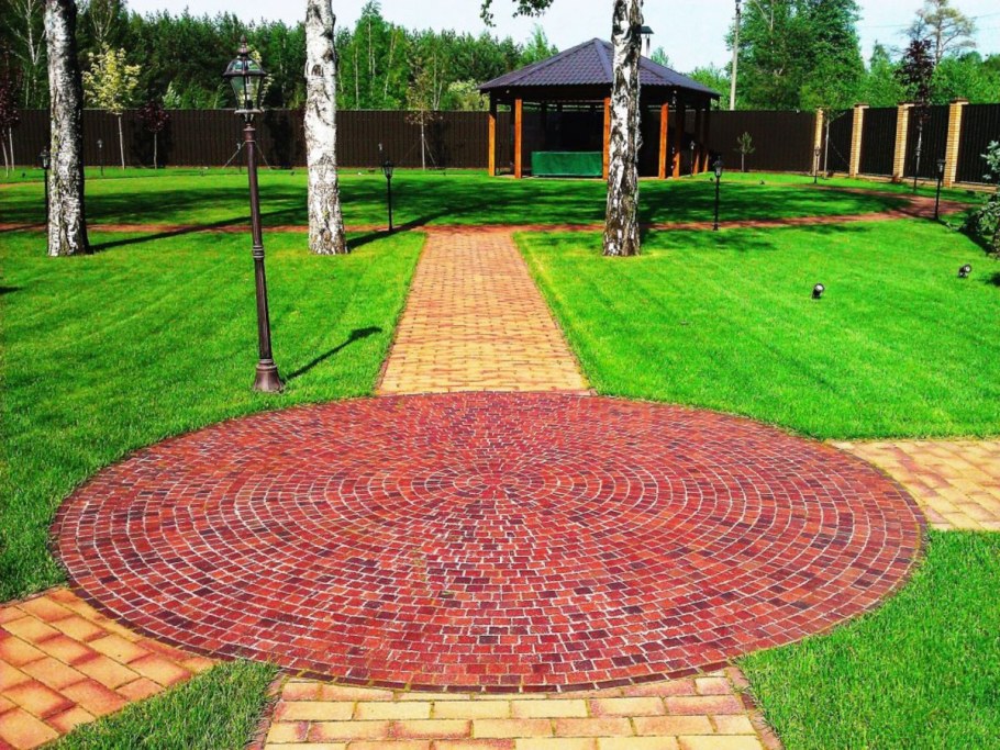 Дорожка из кирпича