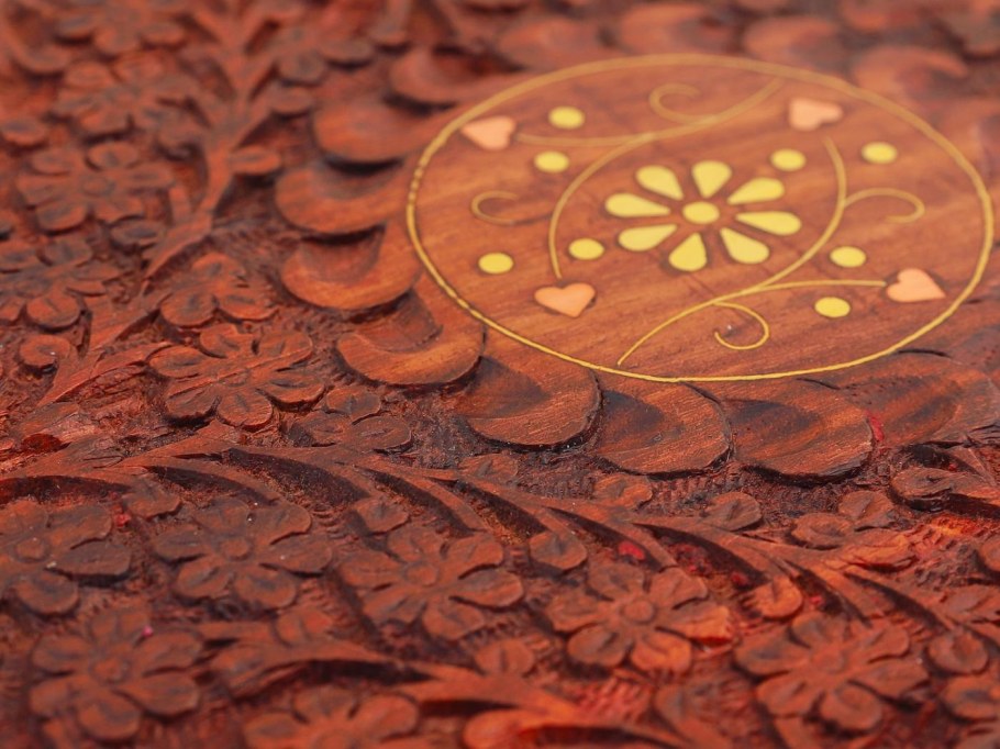 Инкрустация деревом по дереву