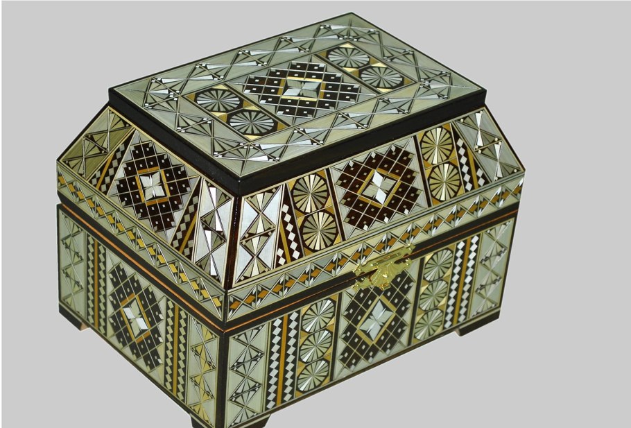 Инкрустация соломкой по дереву