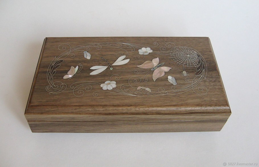 Инкрустация дерева перламутром