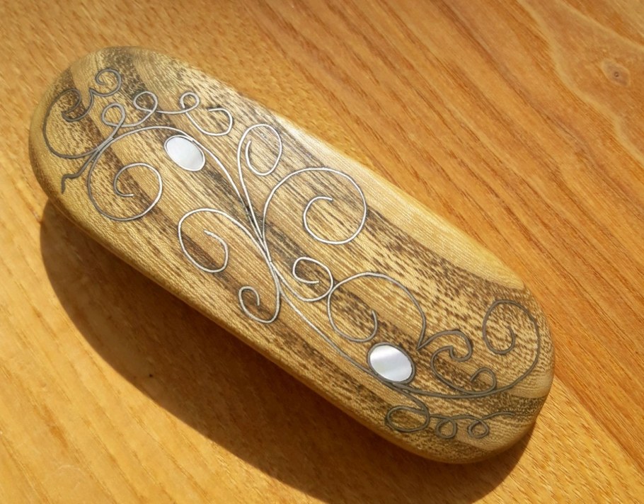 Инкрустация дерева оловом